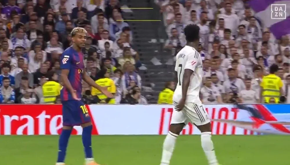 Lamine Yamal y Vinicius, durante el partido